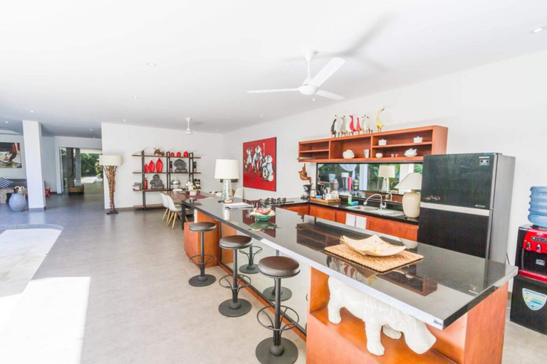 Food & Drinks 5, Colorful Private Villa 3 BR, Seminyak With Staff, Badung