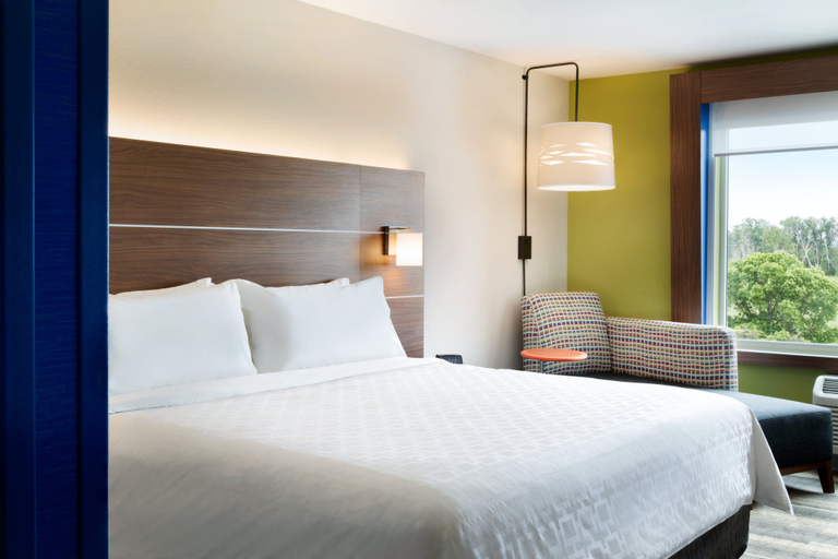 Bedroom 3, Holiday Inn Express & Suites MIDDLETOWN by IHG, New Castle