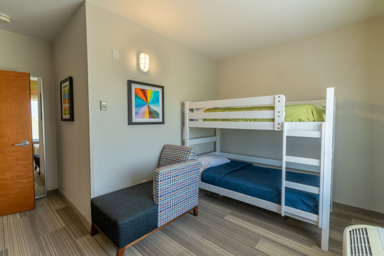 Bedroom 3, Holiday Inn Express & Suites LIMON I-70 (EX 359) by IHG, Lincoln