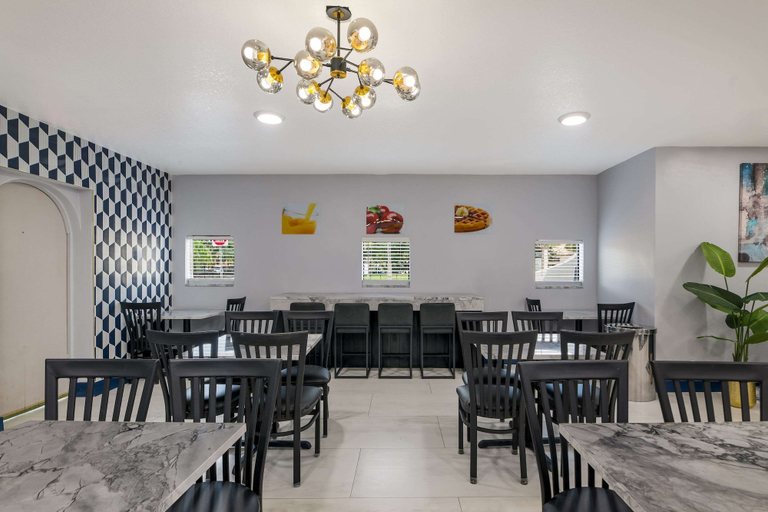 Food & Drinks 5, Quality Inn&Suites Altamonte Springs Orlando-North, Seminole