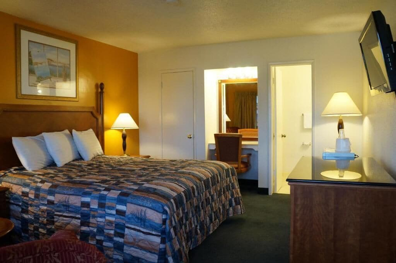 Bedroom 3, Classic Inn Red Bluff, Tehama