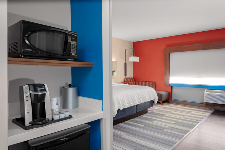 Bedroom 4, Holiday Inn Express & Suites WILMINGTON WEST - MEDICAL PARK, New Hanover