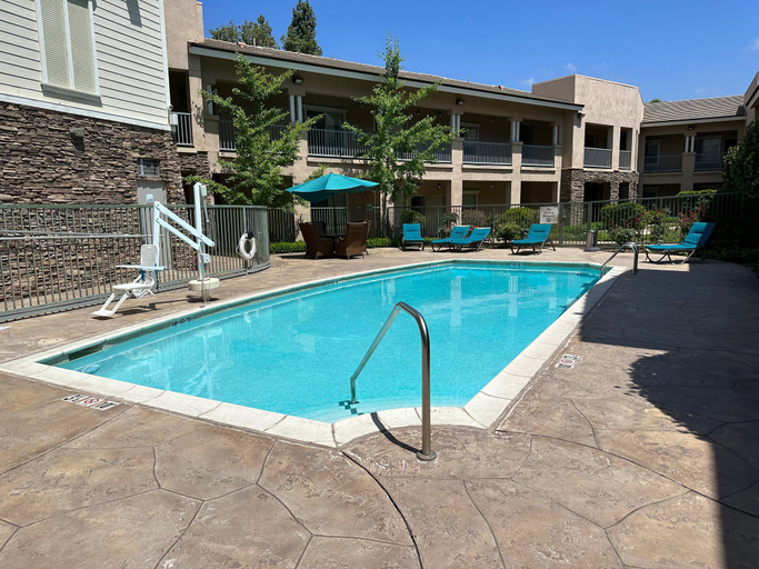 Sport & Beauty 5, Holiday Inn Express & Suites SAN DIMAS by IHG, Los Angeles