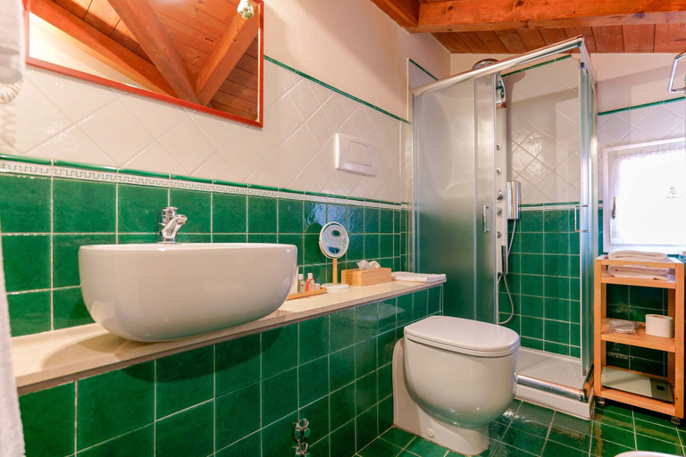 Bathroom 5, Casa Miramonte, Bologna