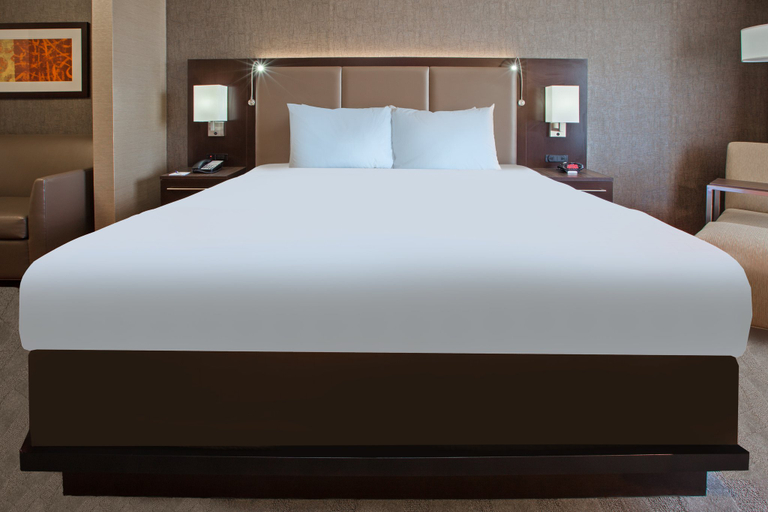 Bedroom 3, Holiday Inn Express & Suites COLUMBUS EDINBURGH by IHG, Bartholomew