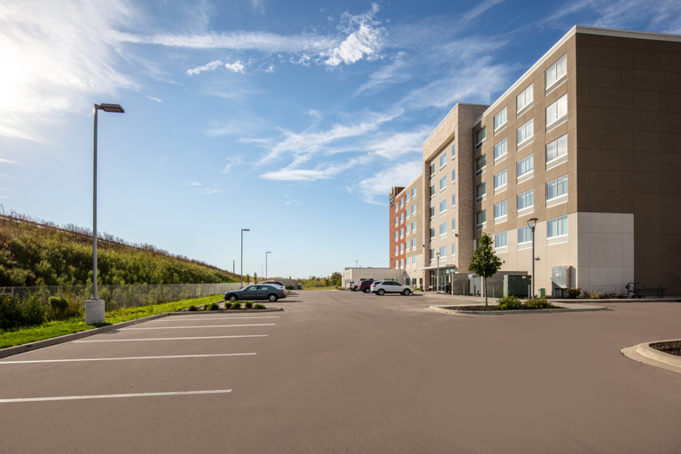 Exterior & Views 2, Holiday Inn Express & Suites BELOIT by IHG, Rock