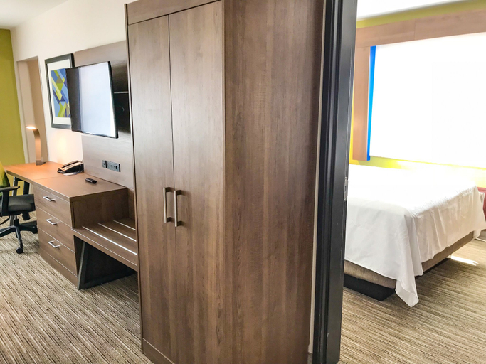 Bedroom 5, Holiday Inn Express & Suites LUBBOCK WEST by IHG, Lubbock