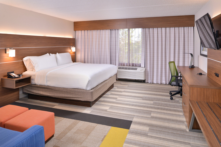 Bedroom 4, Holiday Inn Express & Suites INDIANAPOLIS DTN-CONV CTR AREA by IHG, Indianapolis