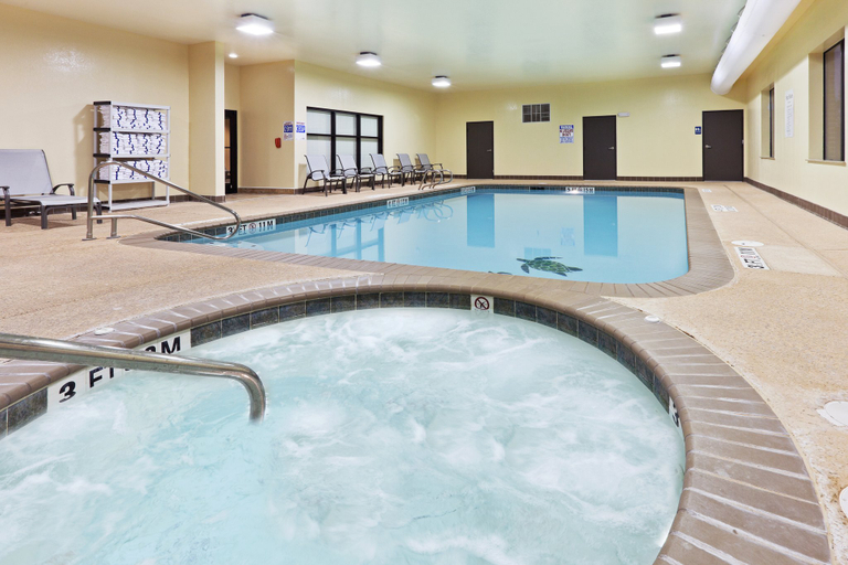 Sport & Beauty 2, Holiday Inn Express & Suites LUBBOCK SOUTHWEST - WOLFFORTH by IHG, Lubbock