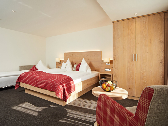 Bedroom 3, Landhotel Mohren, Ravensburg