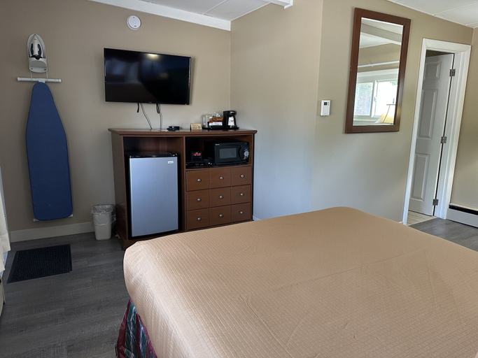 Bedroom 4, Claremont Motor Lodge, Sullivan