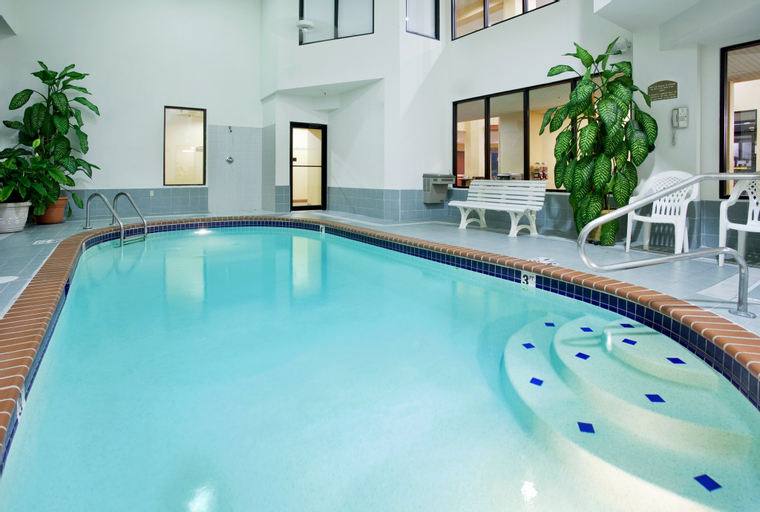 Holiday Inn Express & Suites ST. LOUIS WEST - FENTON, Saint Louis