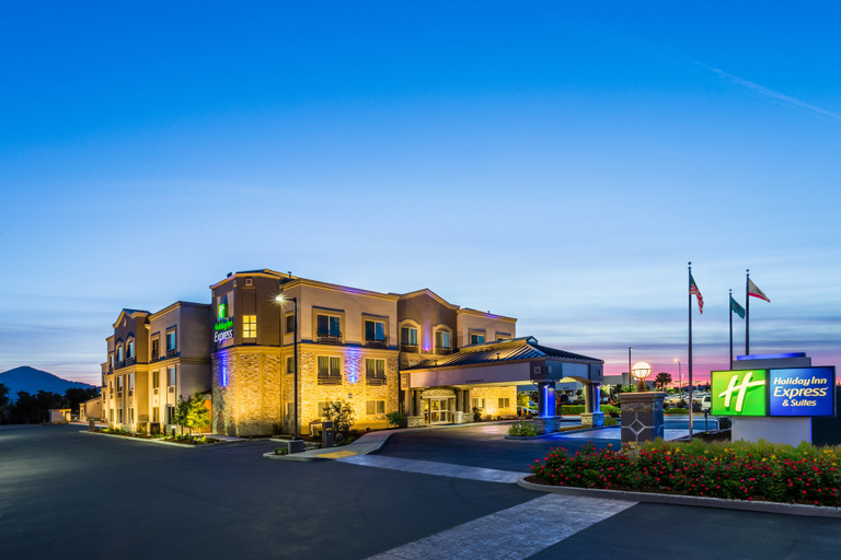Exterior & Views