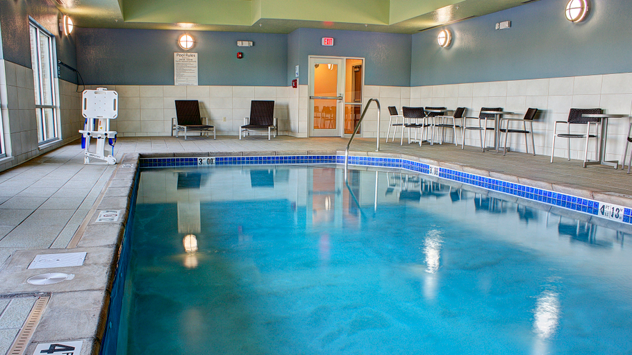 Sport & Beauty 2, Holiday Inn Express & Suites SPENCER by IHG, Clay