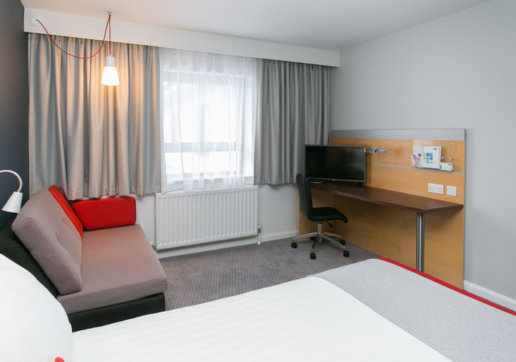 Holiday Inn Express ANTRIM - M2, JCT.1 - Tap to explore photos