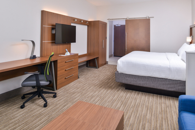 Bedroom 5, Holiday Inn Express & Suites VAN HORN by IHG, Culberson