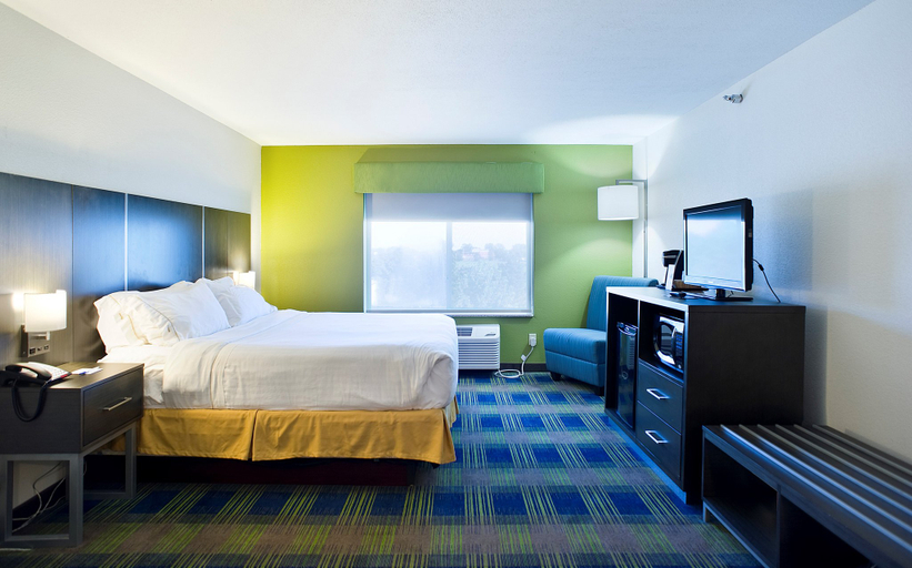 Bedroom 5, Holiday Inn Express & Suites VERMILLION by IHG, Clay