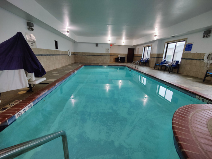 Sport & Beauty 2, Holiday Inn Express WATERLOO-CEDAR FALLS by IHG, Black Hawk