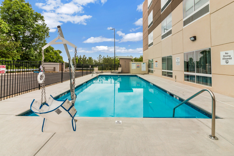 Sport & Beauty 2, Holiday Inn Express VILLA RICA by IHG, Carroll