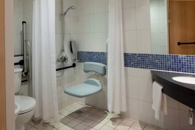 Bathroom 4, Holiday Inn Express BIRMINGHAM - WALSALL by IHG, Walsall