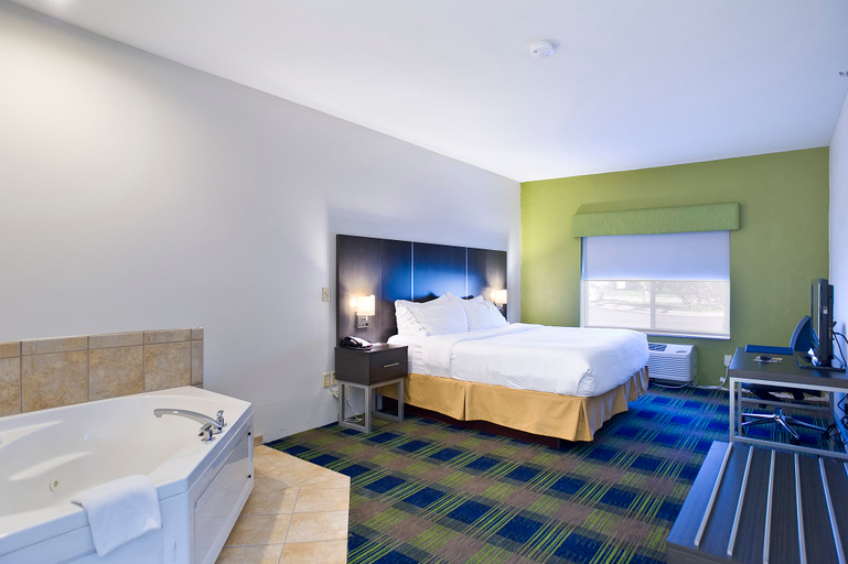 Bedroom 3, Holiday Inn Express & Suites VERMILLION by IHG, Clay