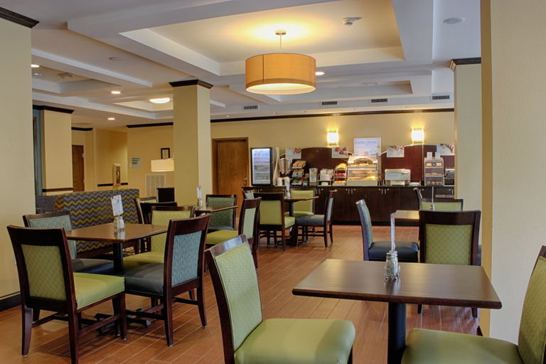 Food & Drinks 3, Holiday Inn Express & Suites LEBANON by IHG, Russell