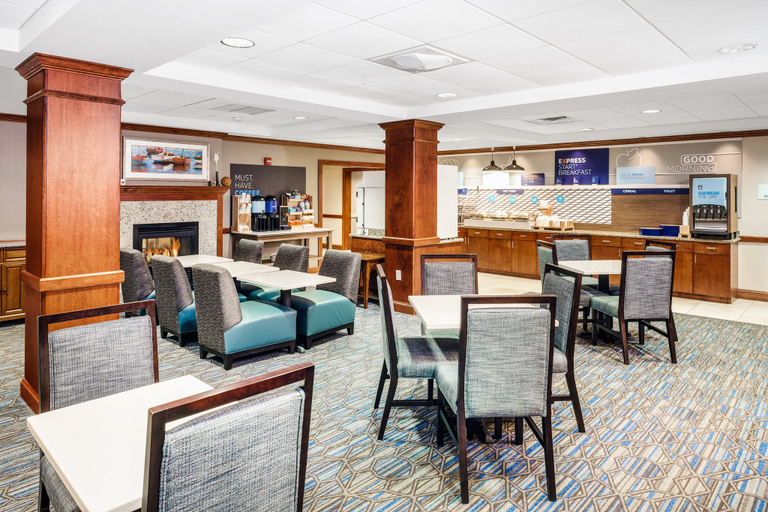Food & Drinks 5, Holiday Inn Express & Suites HAMPTON SOUTH-SEABROOK by IHG, Rockingham