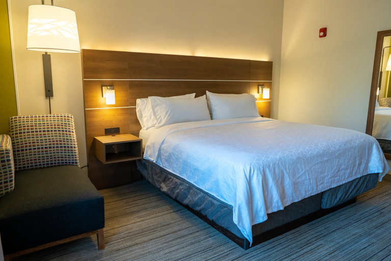 Bedroom 3, Holiday Inn Express BOSTON by IHG, Boston