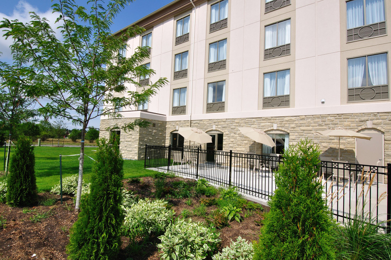 Exterior & Views 2, Holiday Inn Express & Suites OTTAWA AIRPORT by IHG, Ottawa
