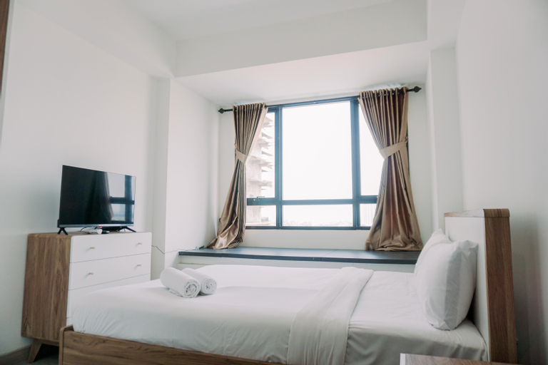 Bedroom 3, Homey and Comfort Living Studio Collins Boulevard Apartment By Travelio, Tangerang