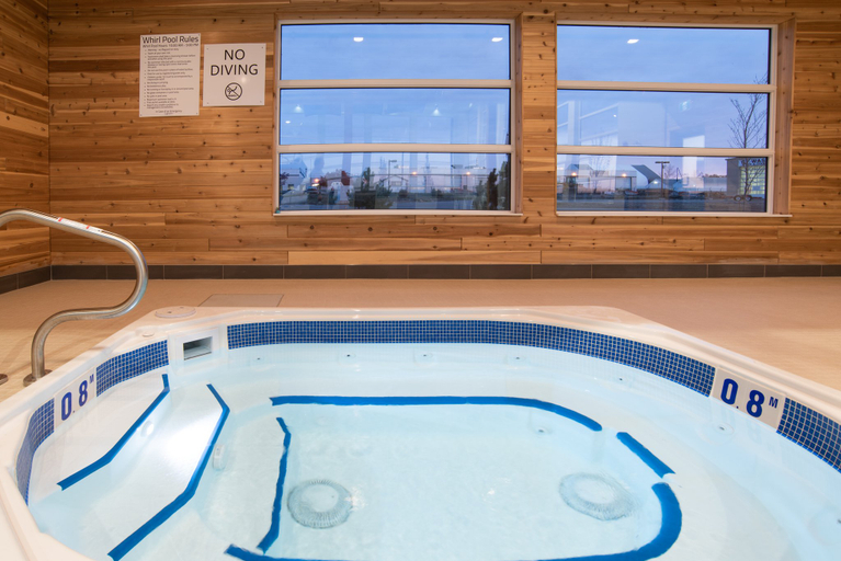 Sport & Beauty 2, Holiday Inn Express & Suites NORTH BATTLEFORD by IHG, Division No. 16