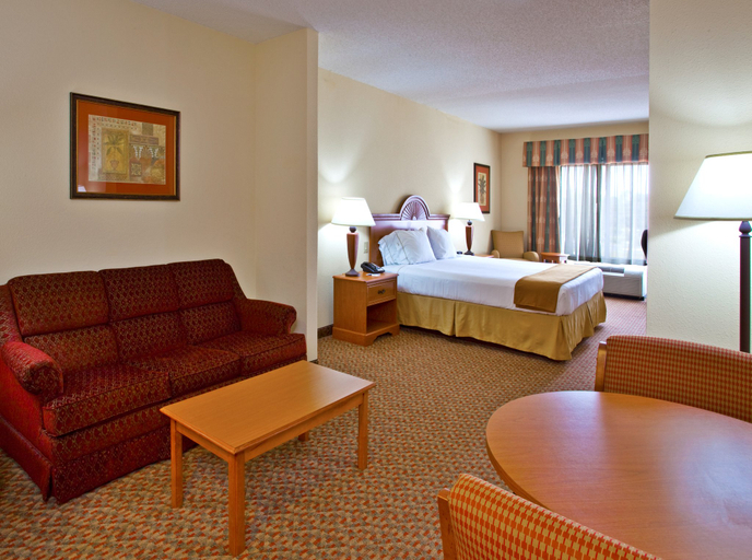 Bedroom 2, Holiday Inn Express & Suites SPRING HILL by IHG, Hernando