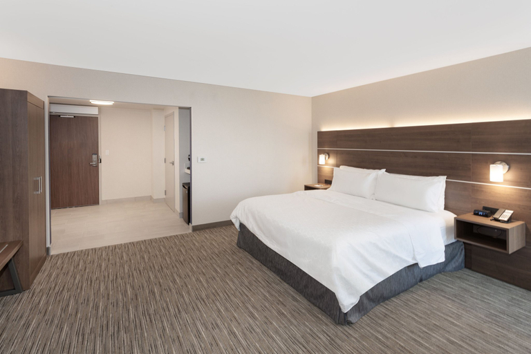 Bedroom 5, Holiday Inn Express & Suites OTTAWA AIRPORT by IHG, Ottawa