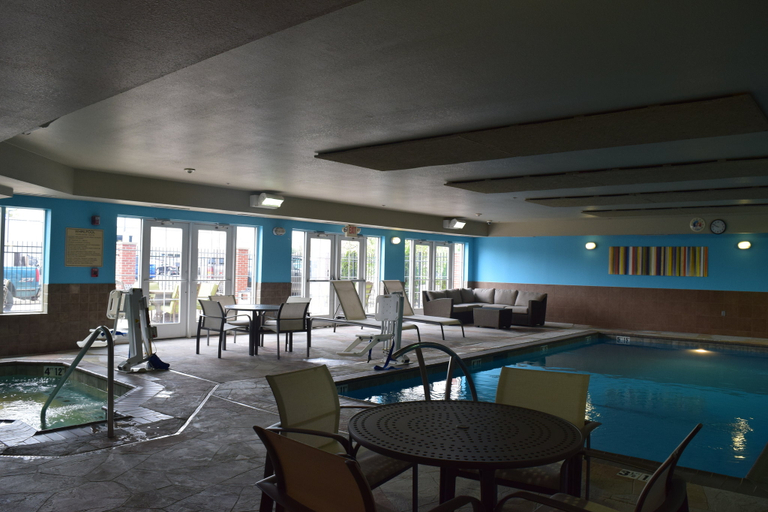 Food & Drinks 2, Holiday Inn Express & Suites SPARTA by IHG, Randolph