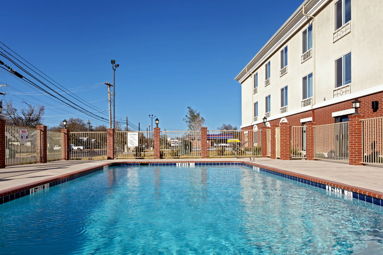 Sport & Beauty 2, Holiday Inn Express & Suites OZONA by IHG, Ozona