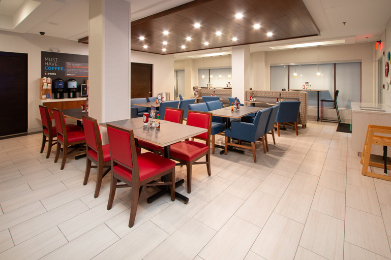 Food & Drinks 4, Holiday Inn Express & Suites TUPELO by IHG, Lee