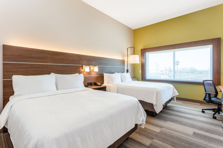 Bedroom 5, Holiday Inn Express & Suites SPRINGFIELD NORTH by IHG, Greene