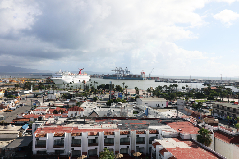 Exterior & Views 15