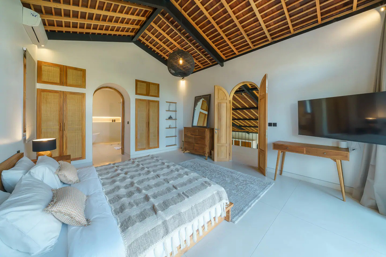Bedroom 2, Casa Donilo: 4BR Designer Villa in Canggu, Badung