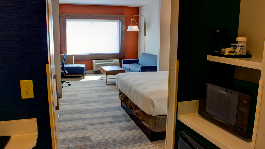 Bedroom 4, Holiday Inn Express & Suites SPENCER by IHG, Clay