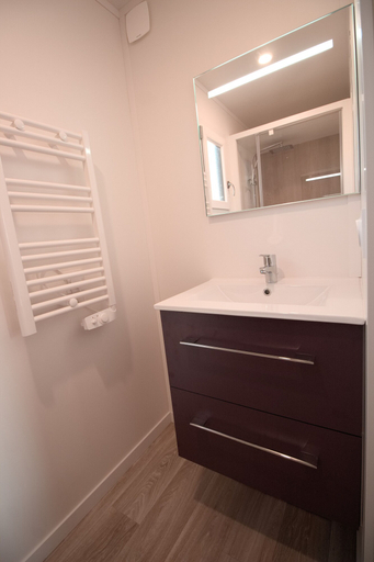 Bathroom 3, Les Logis de la Seugne, Charente-Maritime