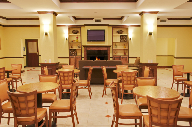 Food & Drinks 3, Holiday Inn Express & Suites WINNIE by IHG, Chambers