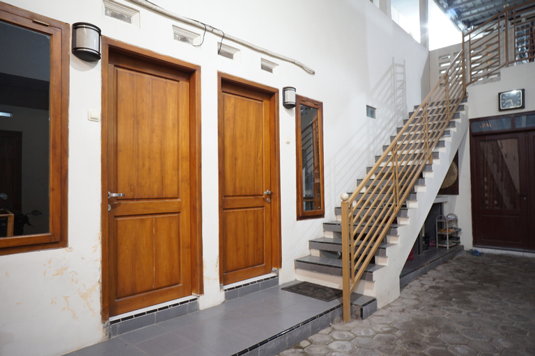 Public Area 2, OYO Life 93038 Kost Putra Malilah, Lumajang