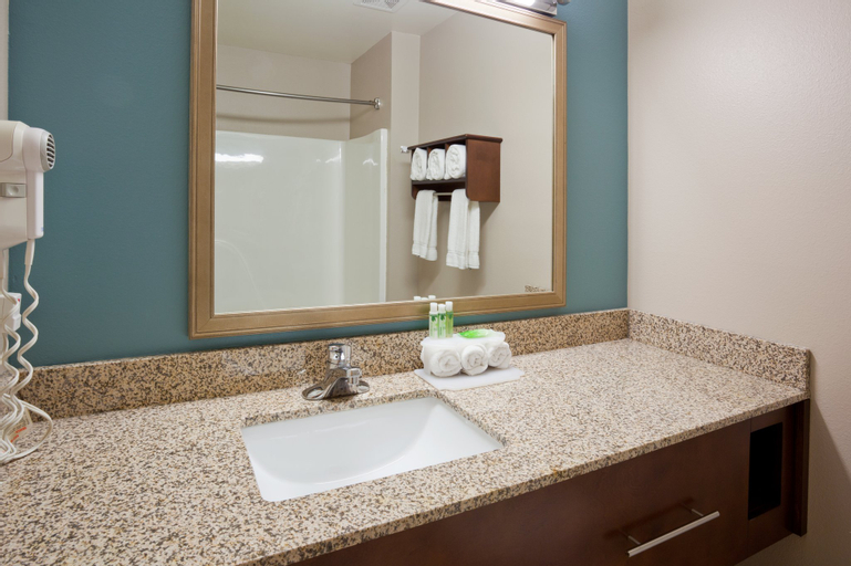 Holiday Inn Express and Suites St. Cloud - Tap to explore photos