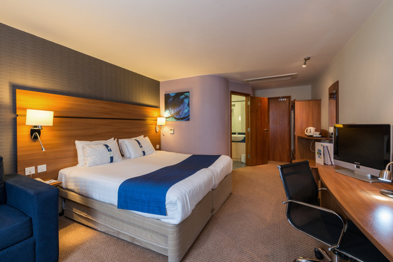 Bedroom 5, Holiday Inn Express SHREWSBURY by IHG, Shropshire
