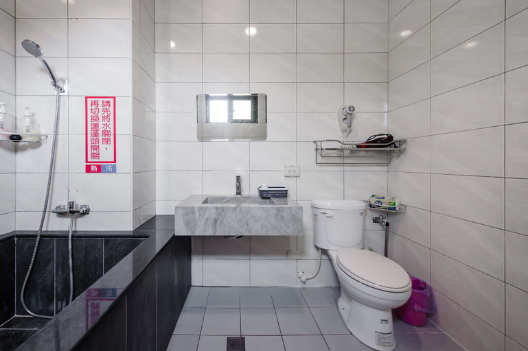 Bathroom 3, Quan Ming Line Museum, Miaoli