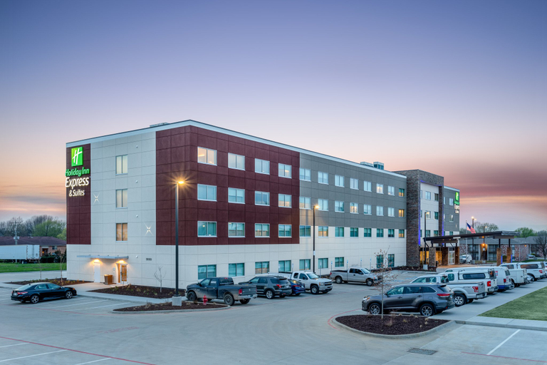 Exterior & Views