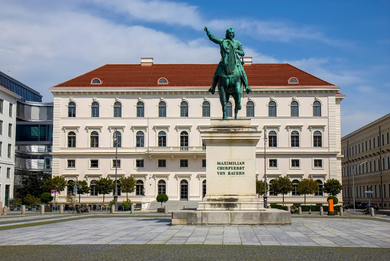 Nearby Landmark 5, centerroom City, München