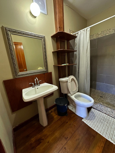 Bathroom 4, Lands End, Roatán