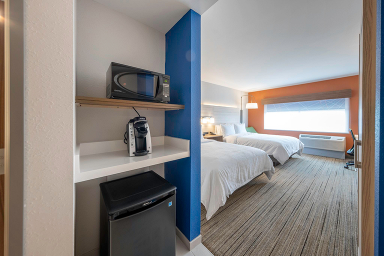Bedroom 5, Holiday Inn Express & Suites STAUNTON by IHG, Augusta